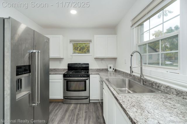 8104 Jackson Avenue, Warren, MI 48089