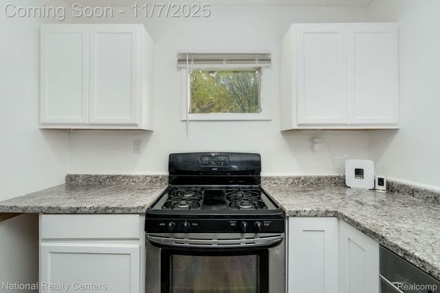 8104 Jackson Avenue, Warren, MI 48089