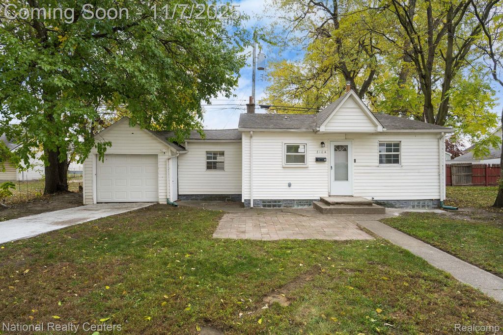 8104 Jackson Avenue, Warren, MI 48089