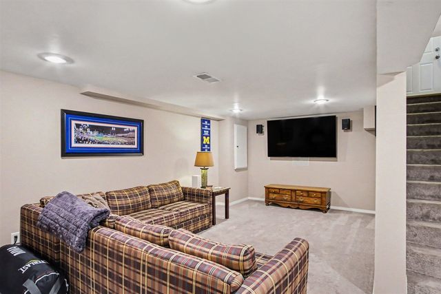 5495 Rockridge Drive, Comstock Park, MI 49321
