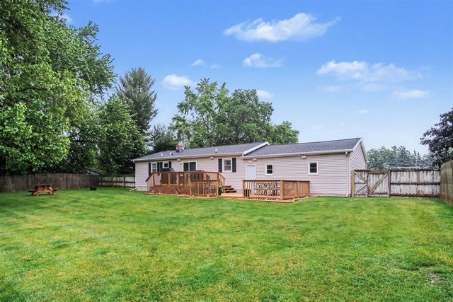 5495 Rockridge Drive, Comstock Park, MI 49321