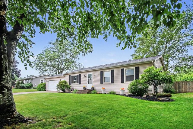 5495 Rockridge Drive, Comstock Park, MI 49321
