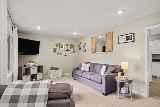 5495 Rockridge Drive, Comstock Park, MI 49321
