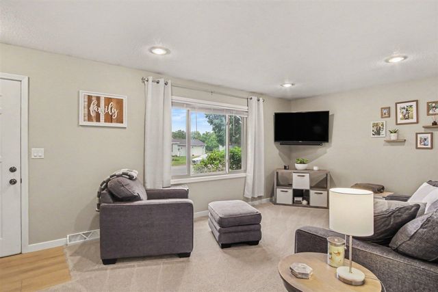 5495 Rockridge Drive, Comstock Park, MI 49321