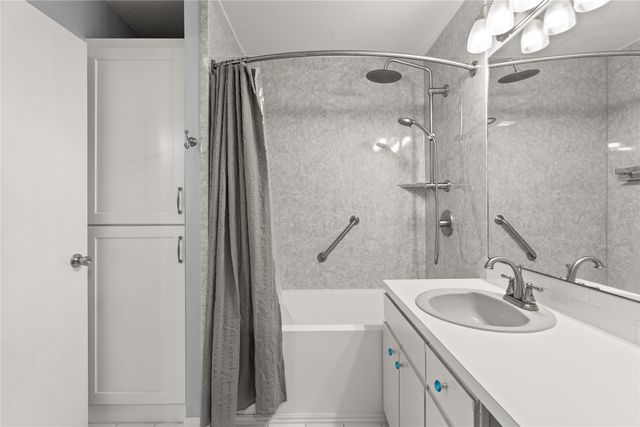 2505 82nd Street, Urbandale, IA 50322