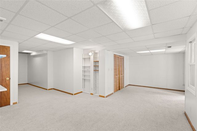 2505 82nd Street, Urbandale, IA 50322