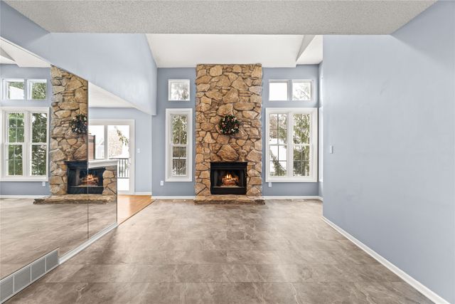 2505 82nd Street, Urbandale, IA 50322