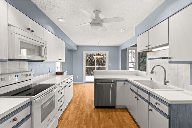 2505 82nd Street, Urbandale, IA 50322