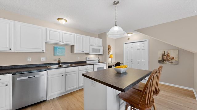 1976 29th Place NW 104, Rochester, MN 55901