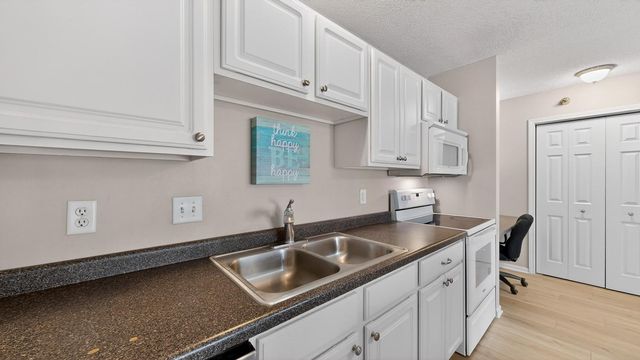 1976 29th Place NW 104, Rochester, MN 55901