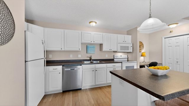 1976 29th Place NW 104, Rochester, MN 55901