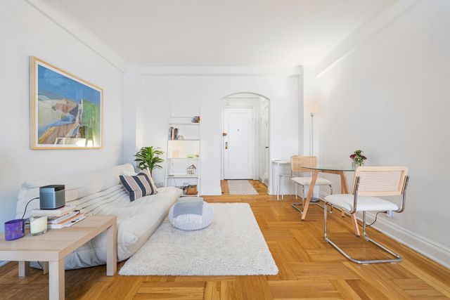 245 E 72nd St Apt 8H, New York City, NY 10021