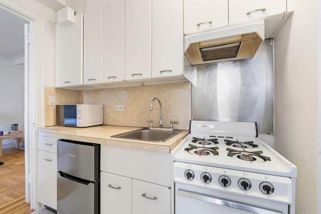 245 E 72nd St Apt 8H, New York City, NY 10021