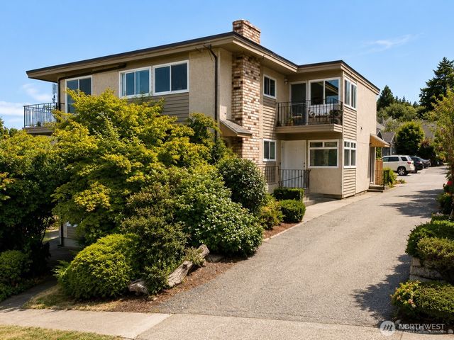 2707 W Jameson Street, Seattle, WA 98199