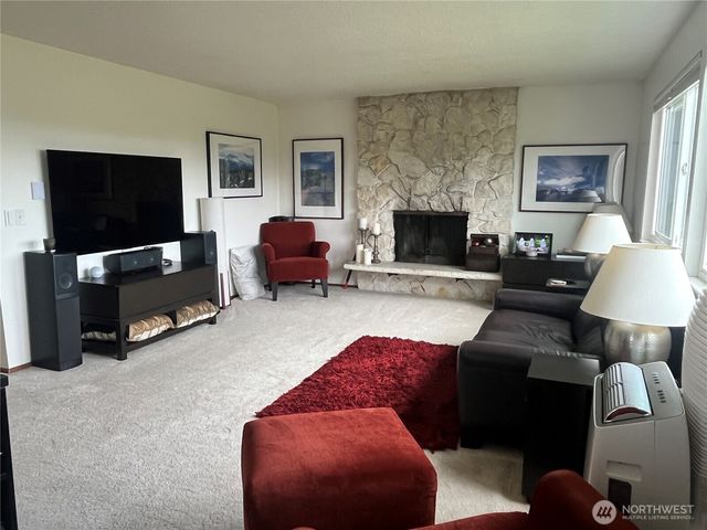 2707 W Jameson Street, Seattle, WA 98199