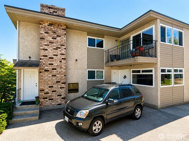 2707 W Jameson Street, Seattle, WA 98199
