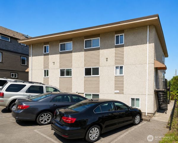 2707 W Jameson Street, Seattle, WA 98199