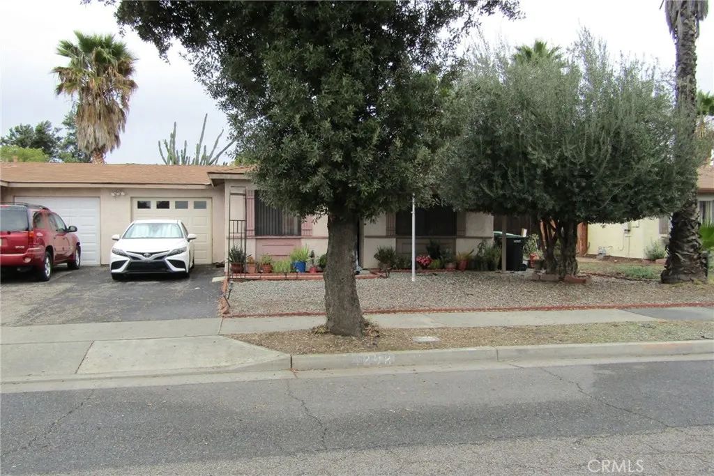 1898 Calle Diablo, Hemet, CA 92545