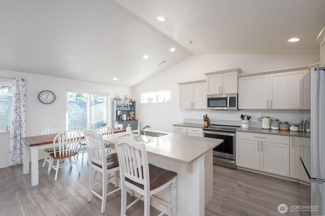 1205 W Sequoia Rd, Moses Lake, WA 98837