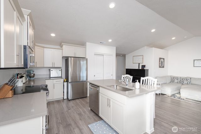 1205 W Sequoia Rd, Moses Lake, WA 98837