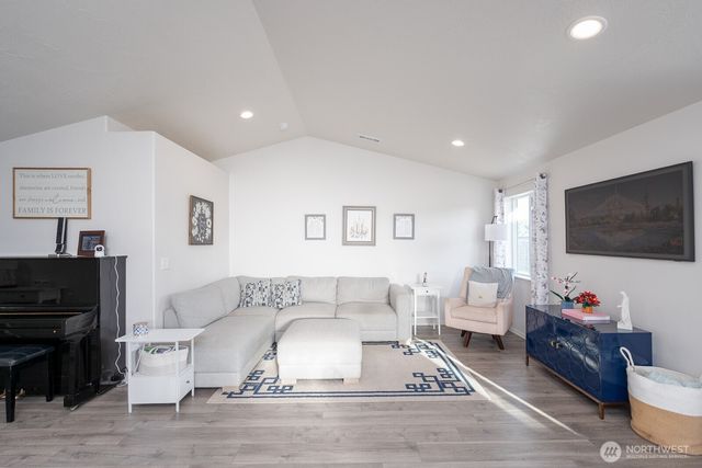 1205 W Sequoia Rd, Moses Lake, WA 98837
