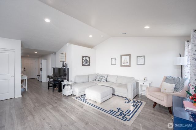1205 W Sequoia Rd, Moses Lake, WA 98837
