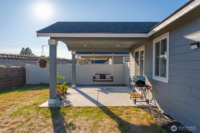 1205 W Sequoia Rd, Moses Lake, WA 98837