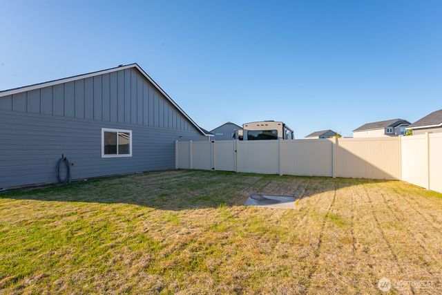 1205 W Sequoia Rd, Moses Lake, WA 98837