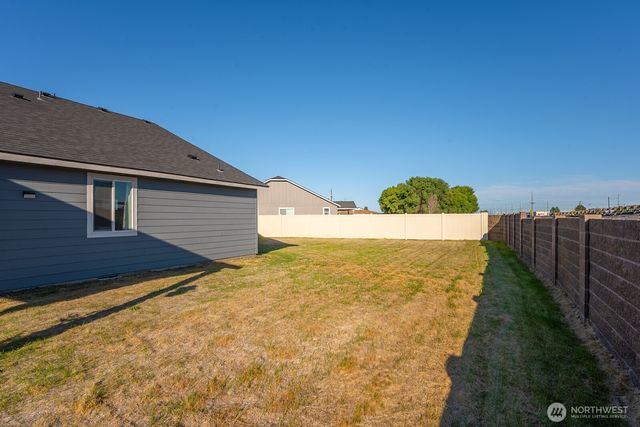 1205 W Sequoia Rd, Moses Lake, WA 98837