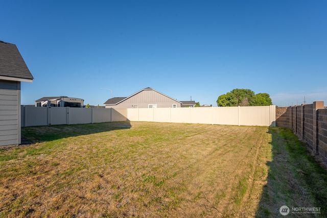 1205 W Sequoia Rd, Moses Lake, WA 98837