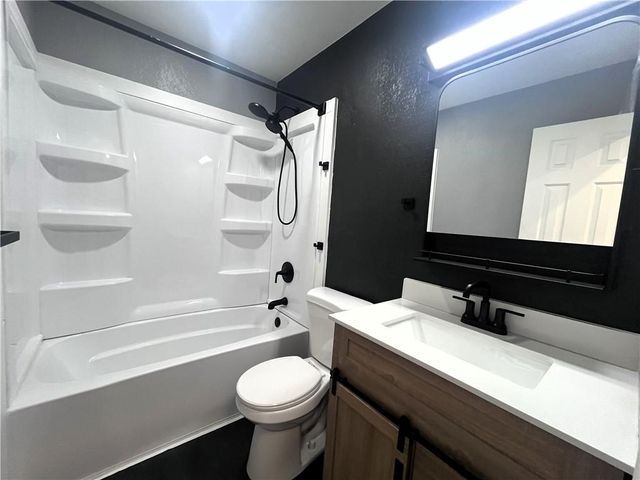 321 E Mason Street, Odessa, MO 64076