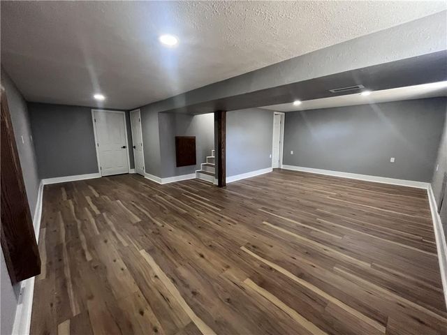 321 E Mason Street, Odessa, MO 64076