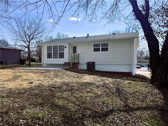 321 E Mason Street, Odessa, MO 64076