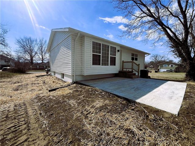 321 E Mason Street, Odessa, MO 64076