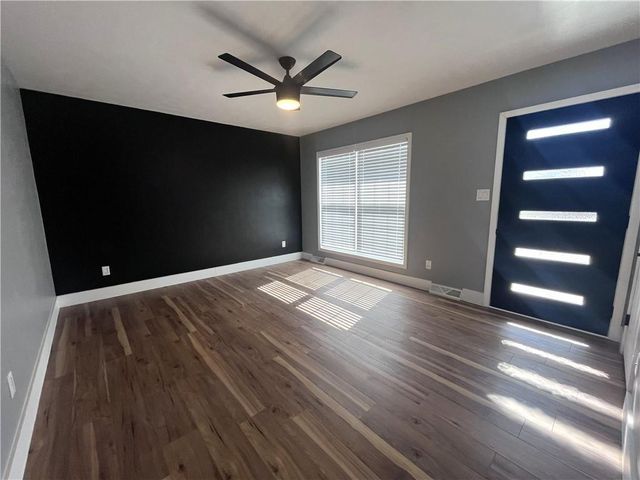 321 E Mason Street, Odessa, MO 64076