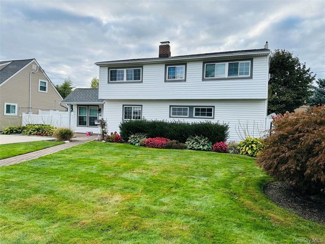 86 Shepherd Lane, Levittown, NY 11756