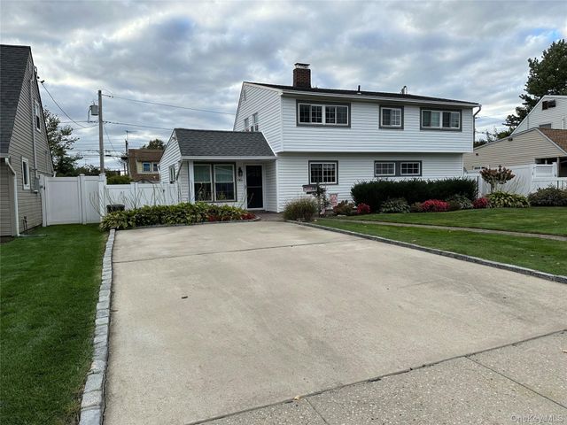 86 Shepherd Lane, Levittown, NY 11756