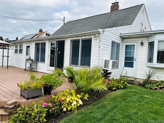 86 Shepherd Lane, Levittown, NY 11756