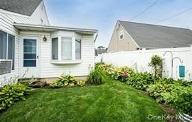 86 Shepherd Lane, Levittown, NY 11756