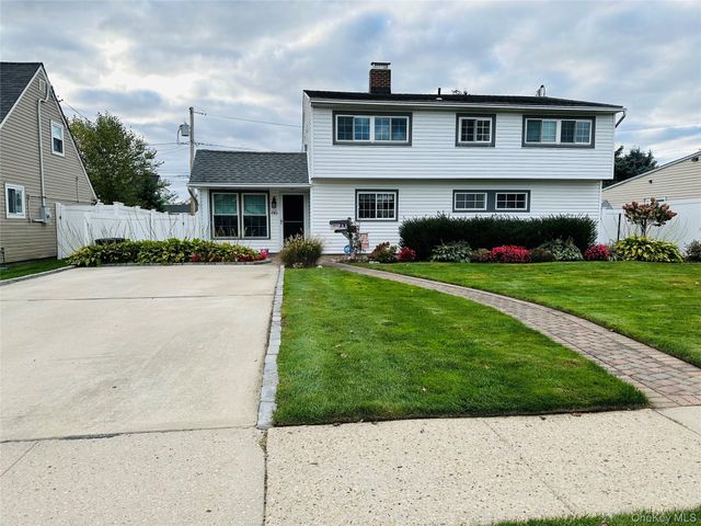 86 Shepherd Lane, Levittown, NY 11756