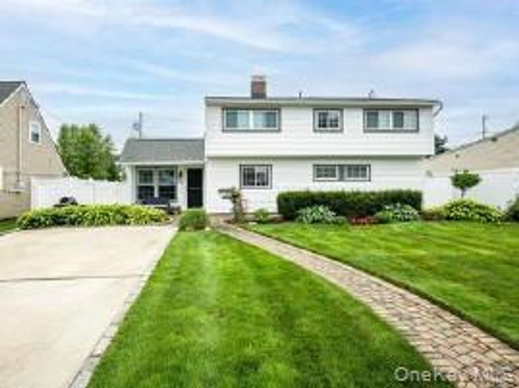 86 Shepherd Lane, Levittown, NY 11756