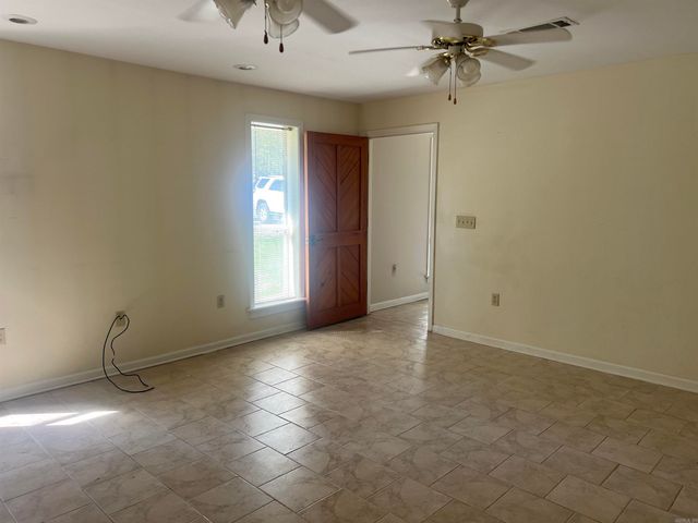 8611 Sulphur Springs, Pine Bluff, AR 71603