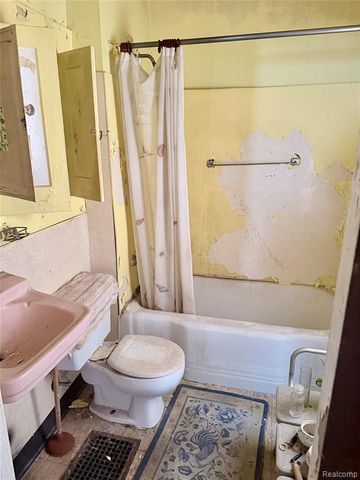 4475 Field Street, Detroit, MI 48214