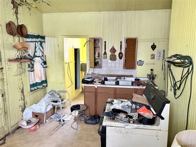 4475 Field Street, Detroit, MI 48214