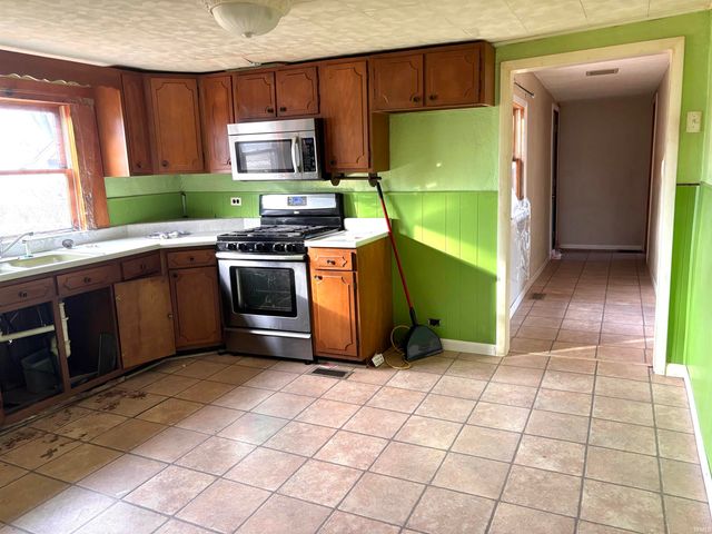 701 N Claypool Road, Muncie, IN 47303