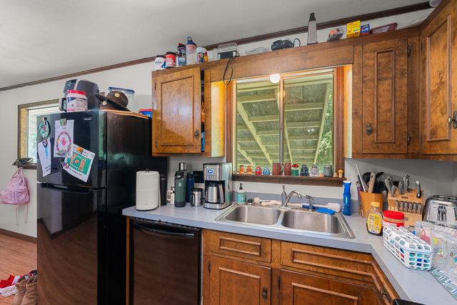 111 Victoria Dr., Hattiesburg, MS 39402