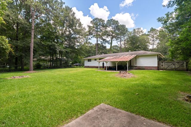 111 Victoria Dr., Hattiesburg, MS 39402