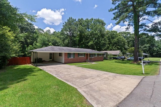 111 Victoria Dr., Hattiesburg, MS 39402