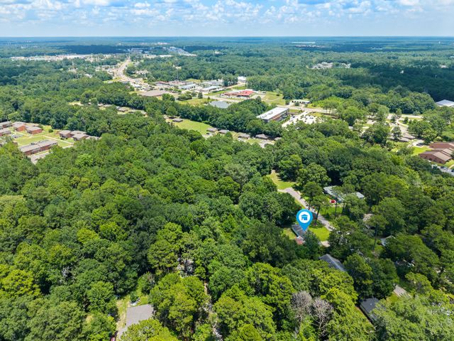 111 Victoria Dr., Hattiesburg, MS 39402