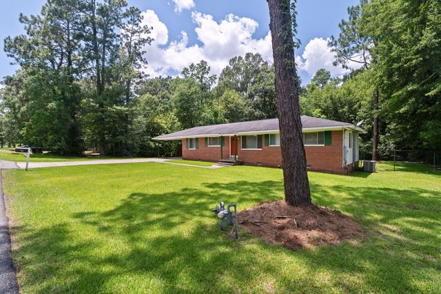 111 Victoria Dr., Hattiesburg, MS 39402